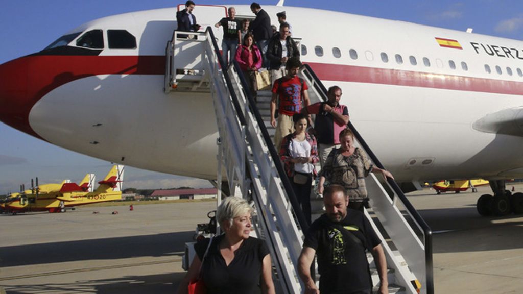 Llegan a Madrid los primeros españoles evacuados del terremoto de Nepal