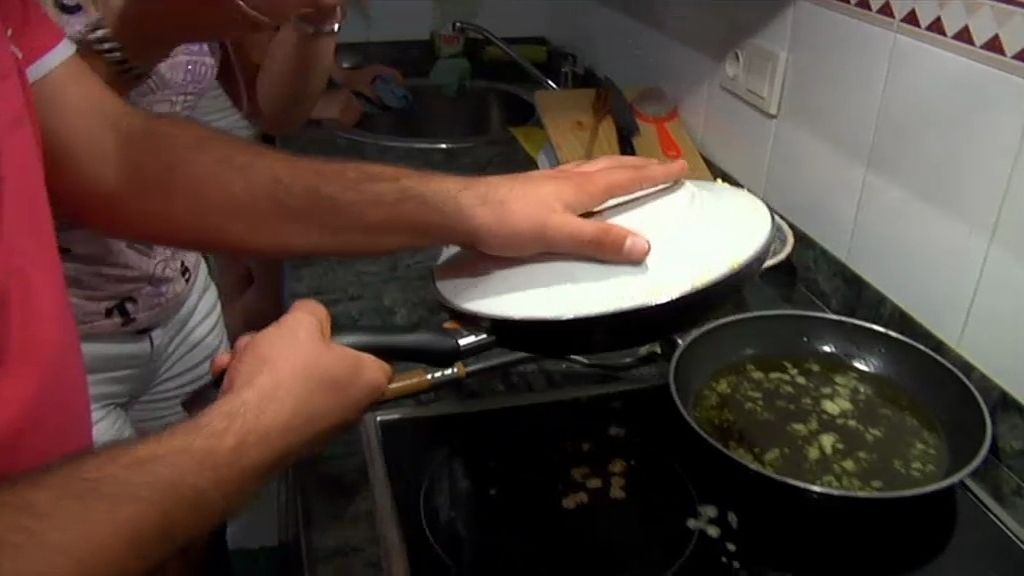 Jonathan aprende a dar la vuelta a la tortilla