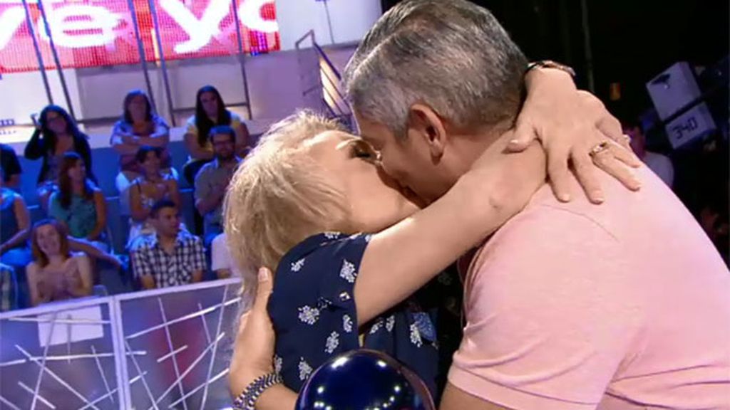 El beso de Mayra Gómez Kemp y Boris