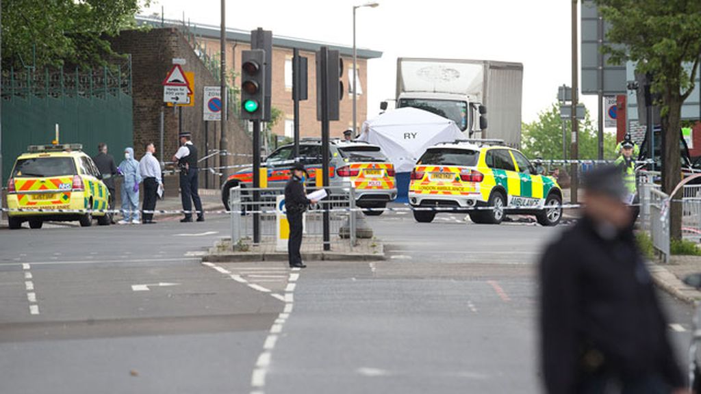 Dos hombres matan y degüellan a un soldado británico en Londres