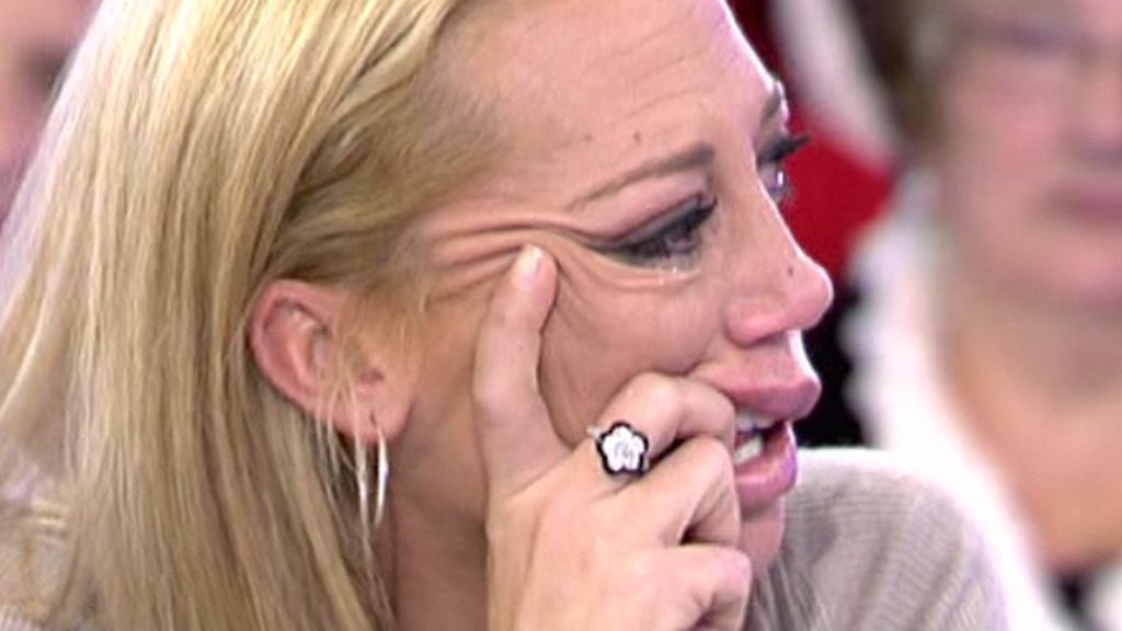 No explicaba el motivo, pero la co - presentadora no podía evitar las lágrimas