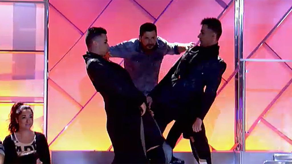 Manu baila al estilo Alberto Isla Manu baila al estilo Alberto Isla