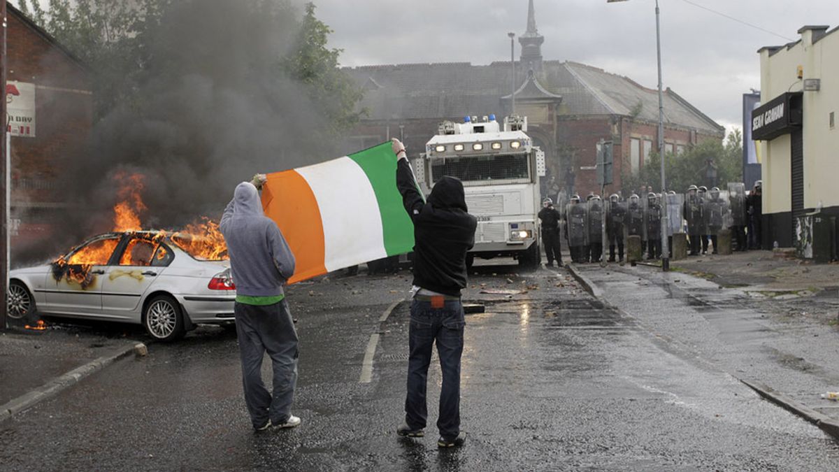 Imagen de archivo de enfrentamientos en Belfast