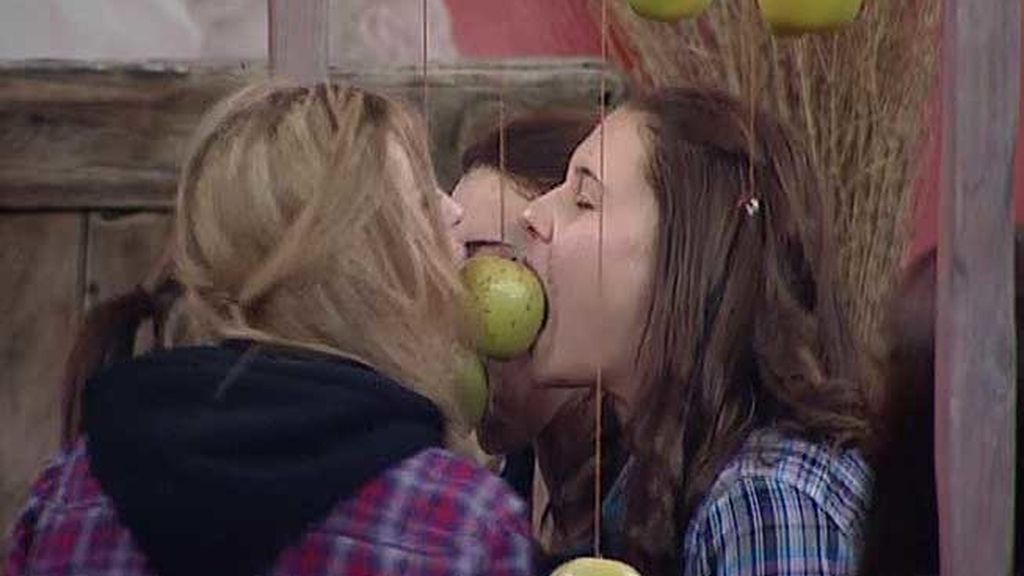Besos con sabor a manzana en GH