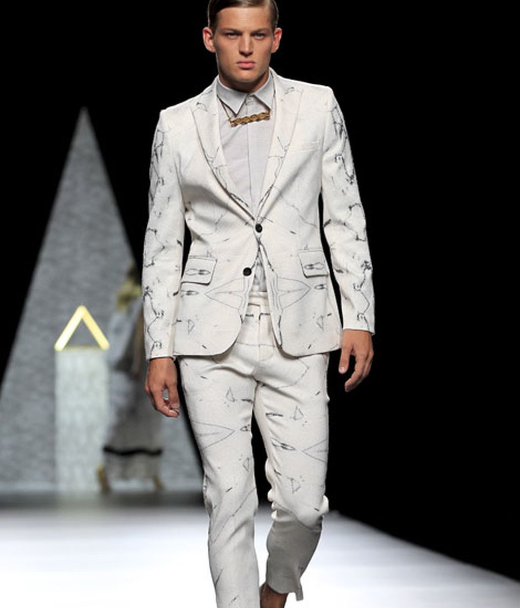 Las formas piramidales y el color flúor