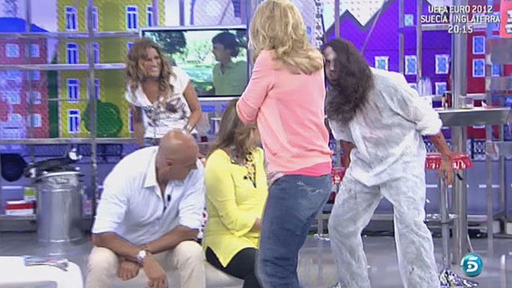 Alberto ha convertido su afición por el mundo zombie en una profesión