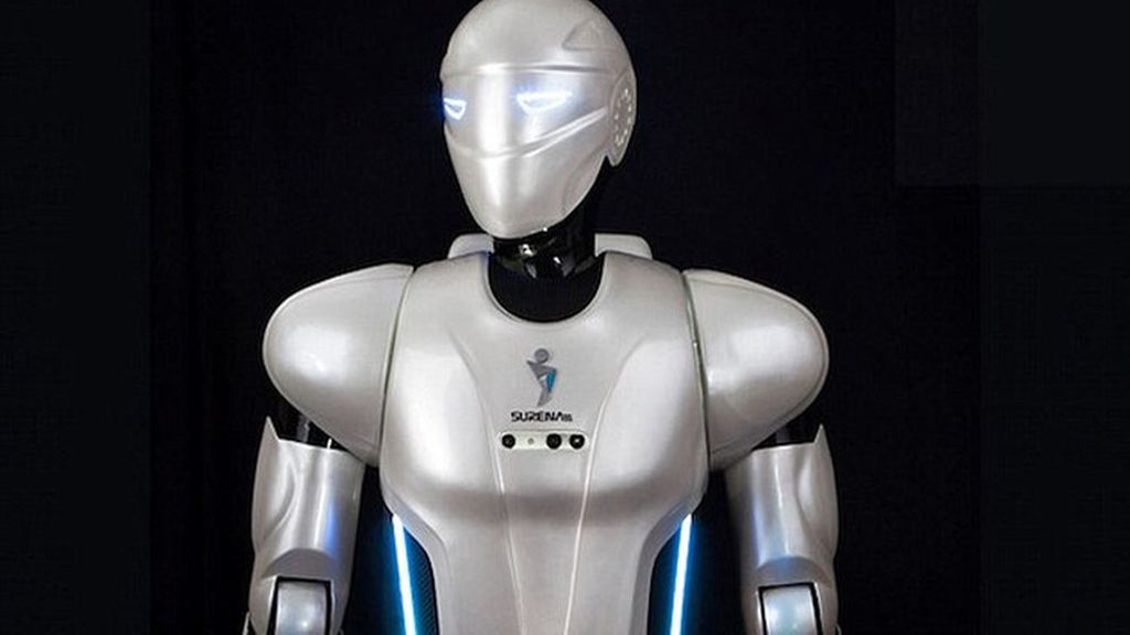 Surena, el robot humanoide que corre, juega al fútbol y habla persa