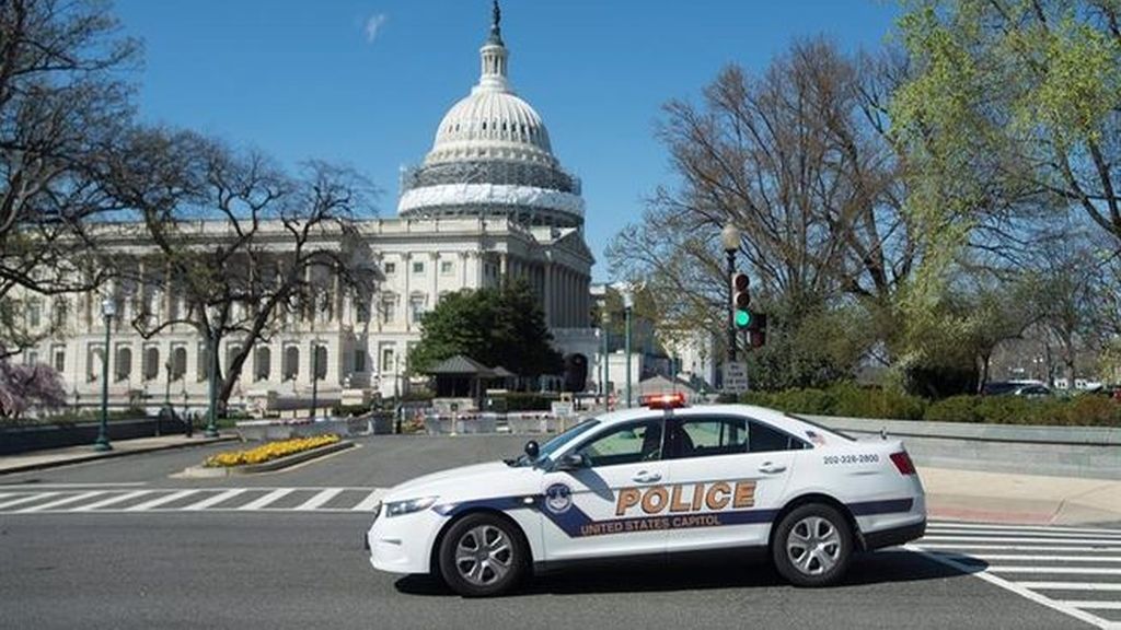 Alarma en Washington cuando un hombre armado intentó entrar en el Capitolio