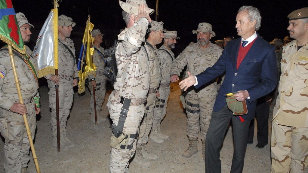 Visita sorpresa de Morenés a las tropas españolas en Irak