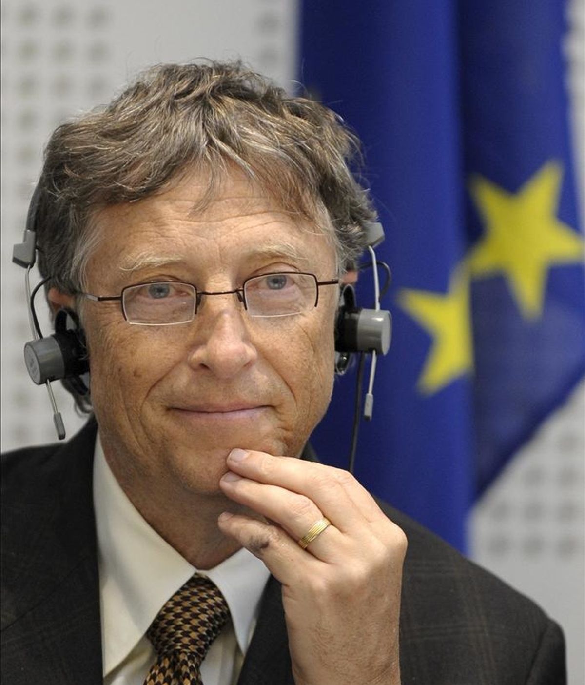 El cofundador de Microsoft y filántropo Bill Gates asiste a la sesión plenaria del Parlamento Europeo, donde presentó la campaña "Living Proof" sobre el impacto positivo de las inversiones en desarrollo, en Estrasburgo (Francia). EFE