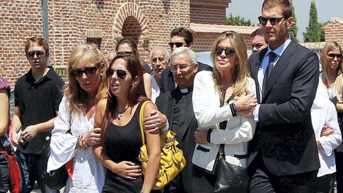 Familiares y amigos de José Luis Uribarri le dan el último adiós Familiares y amigos de José Luis Uribarri le dan el último adiós