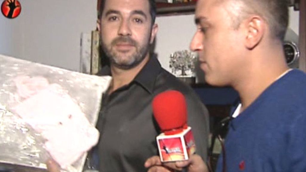 El marido de Chayo recibe el regalo de Kiko H.