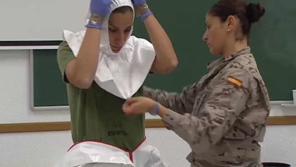 Militares forman a profesionales sanitarios frente al ébola