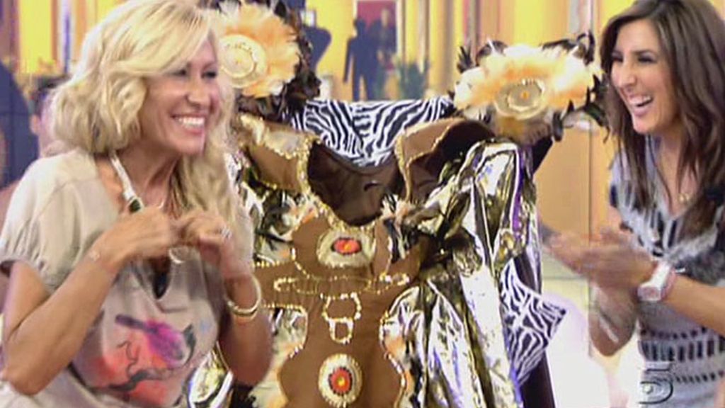 Sálvame se arrodilla ante Rosa Benito