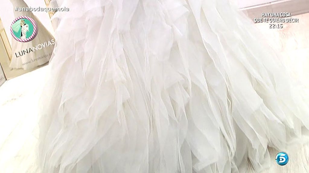 Karmele Marchante se viste de novia para anunciar la boda