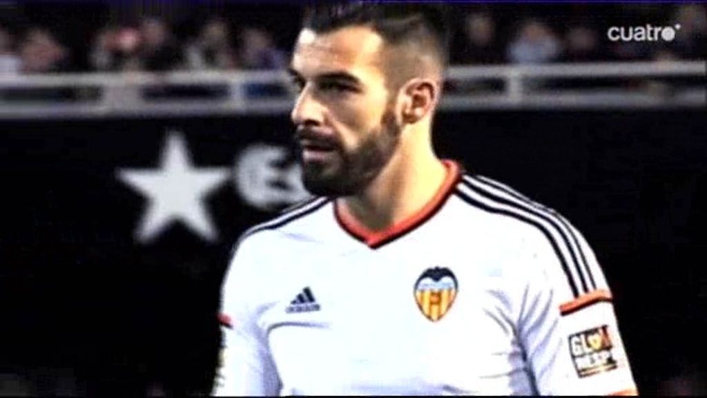 Álvaro Negredo salió al rescate del Valencia y dio los tres puntos a los de Nuno