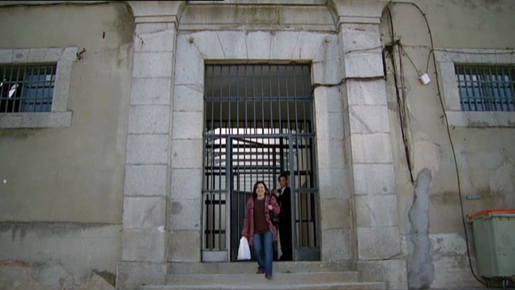 Aída abraza de nuevo a su familia