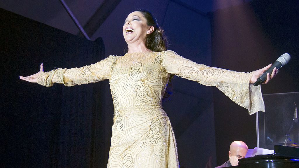 Isabel Pantoja continúa con sus conciertos la semana que podría ingresar en prisión
