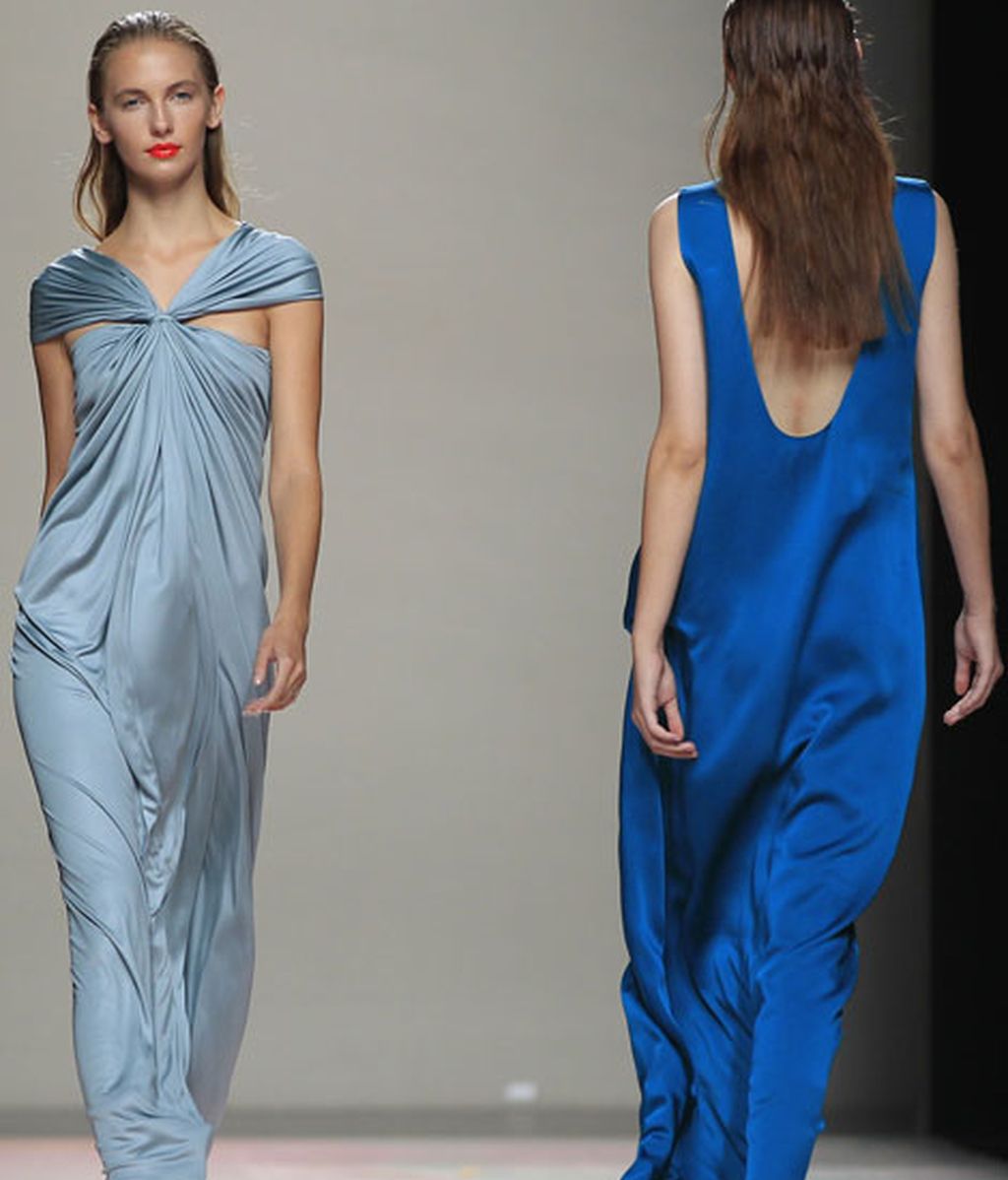 Siluetas fluidas que evocan un verano perpetuo