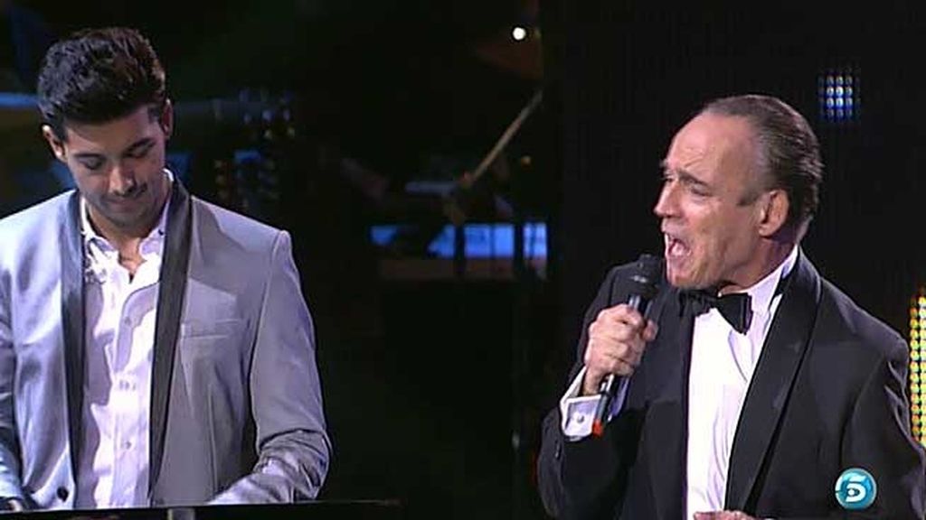 El artista malagueño ha tocado el piano durante la actuación