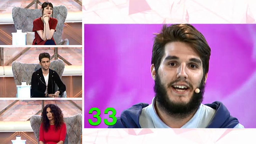 Ramón, un adolescente y bailarín con un look de abuelo