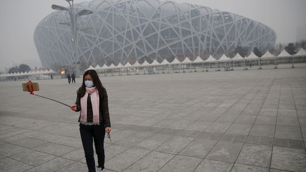 Primer día de alerta roja por alta contaminación en Pekín