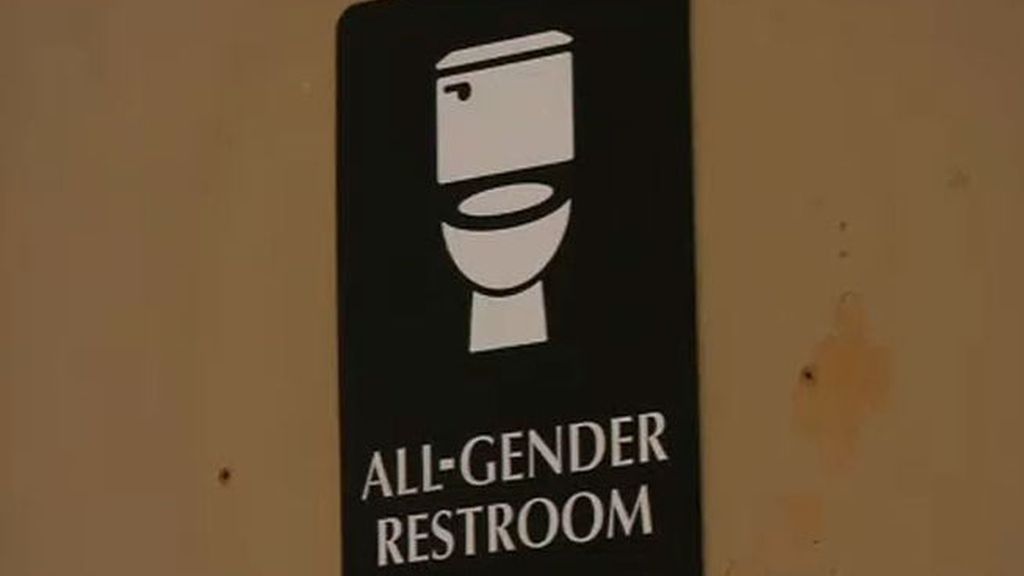 Obama pide a las escuelas que creen baños sin género