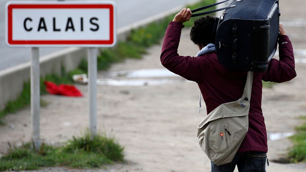 Francia cierra el campamento de refugiados de Calais