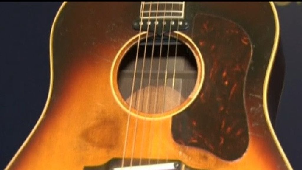 La guitarra 'perdida' de John Lennon alcanza los 2,41 millones de dólares