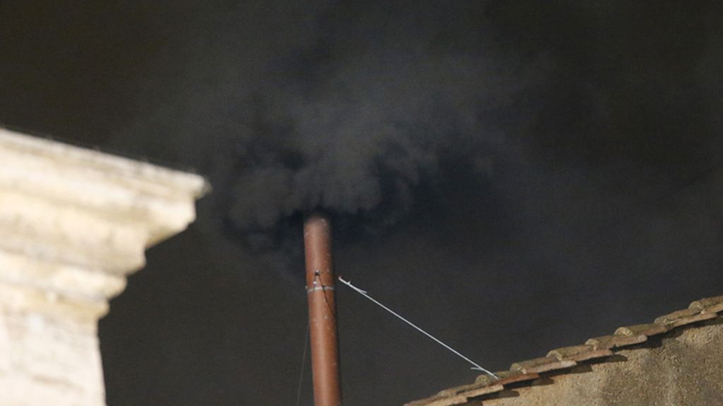 Fumata negra en la primera votación del cónclave