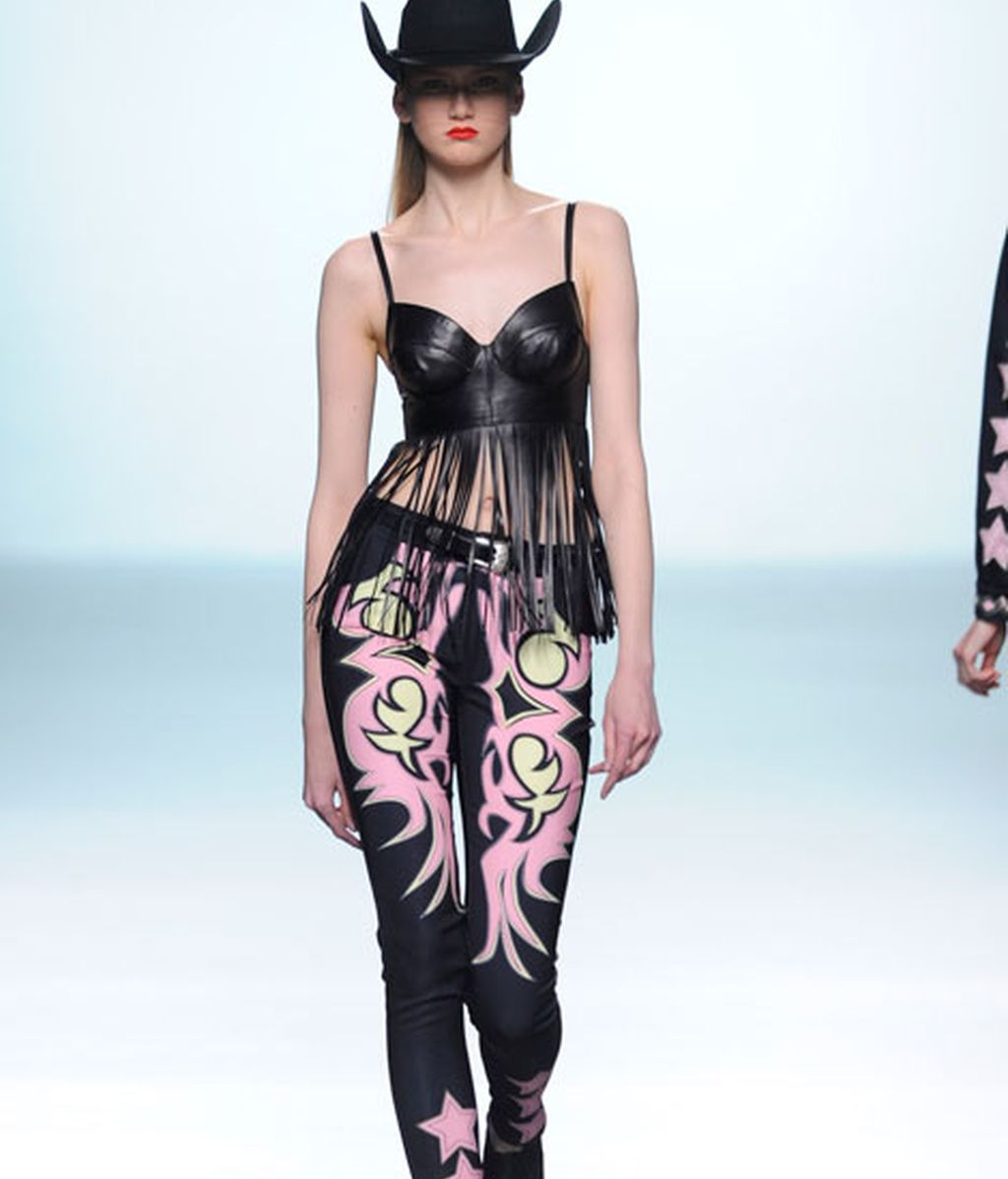 María Escoté: indios y vaqueros