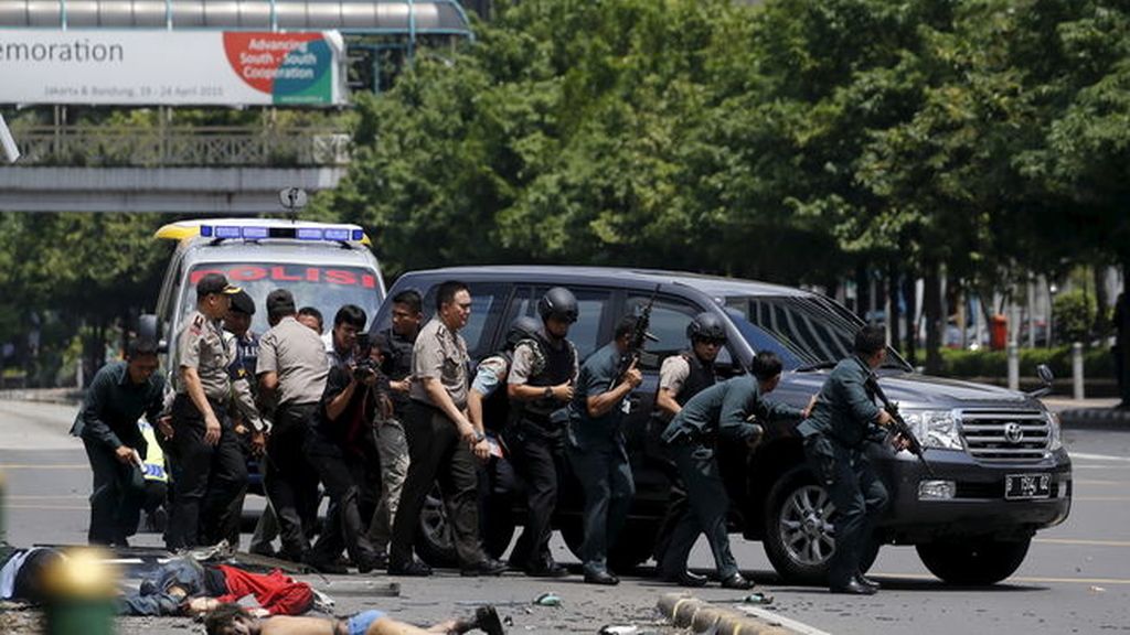 Estado de emergencia en Yakarta por varios ataques terroristas