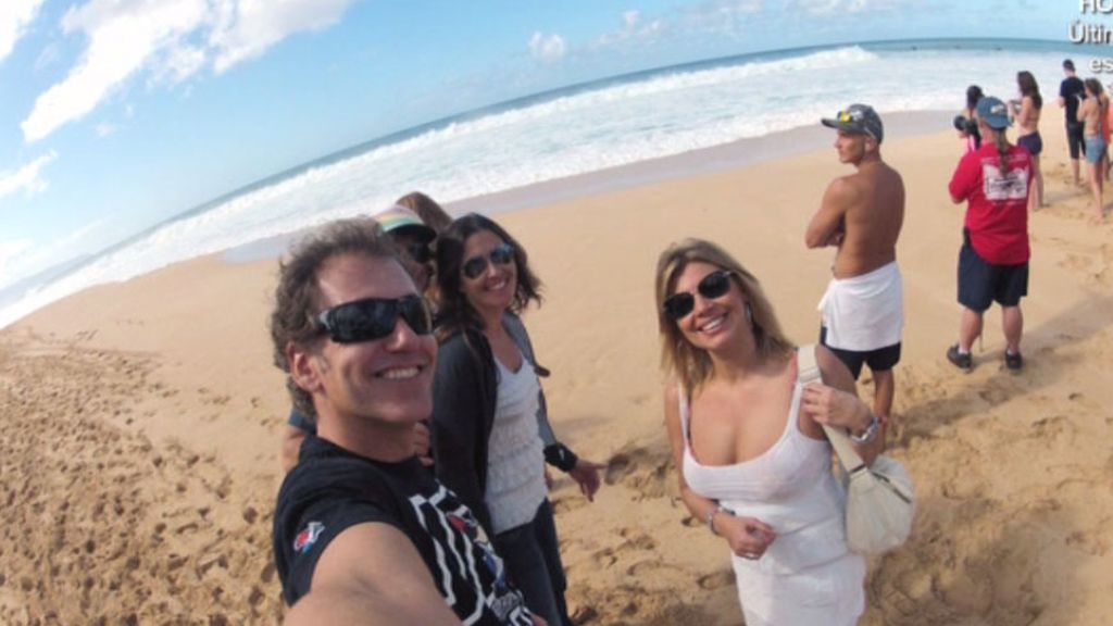 La colaboradora ha intentado hasta aprender a hacer surf
