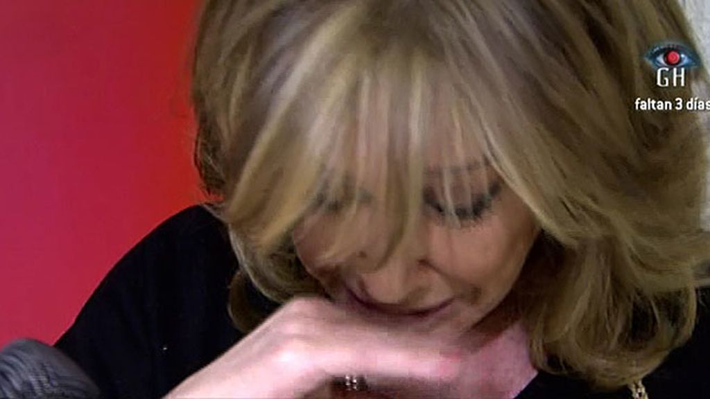 Tras saber que Mónica se había sometido al polígrafo, Mila simula un ataque de ansiedad