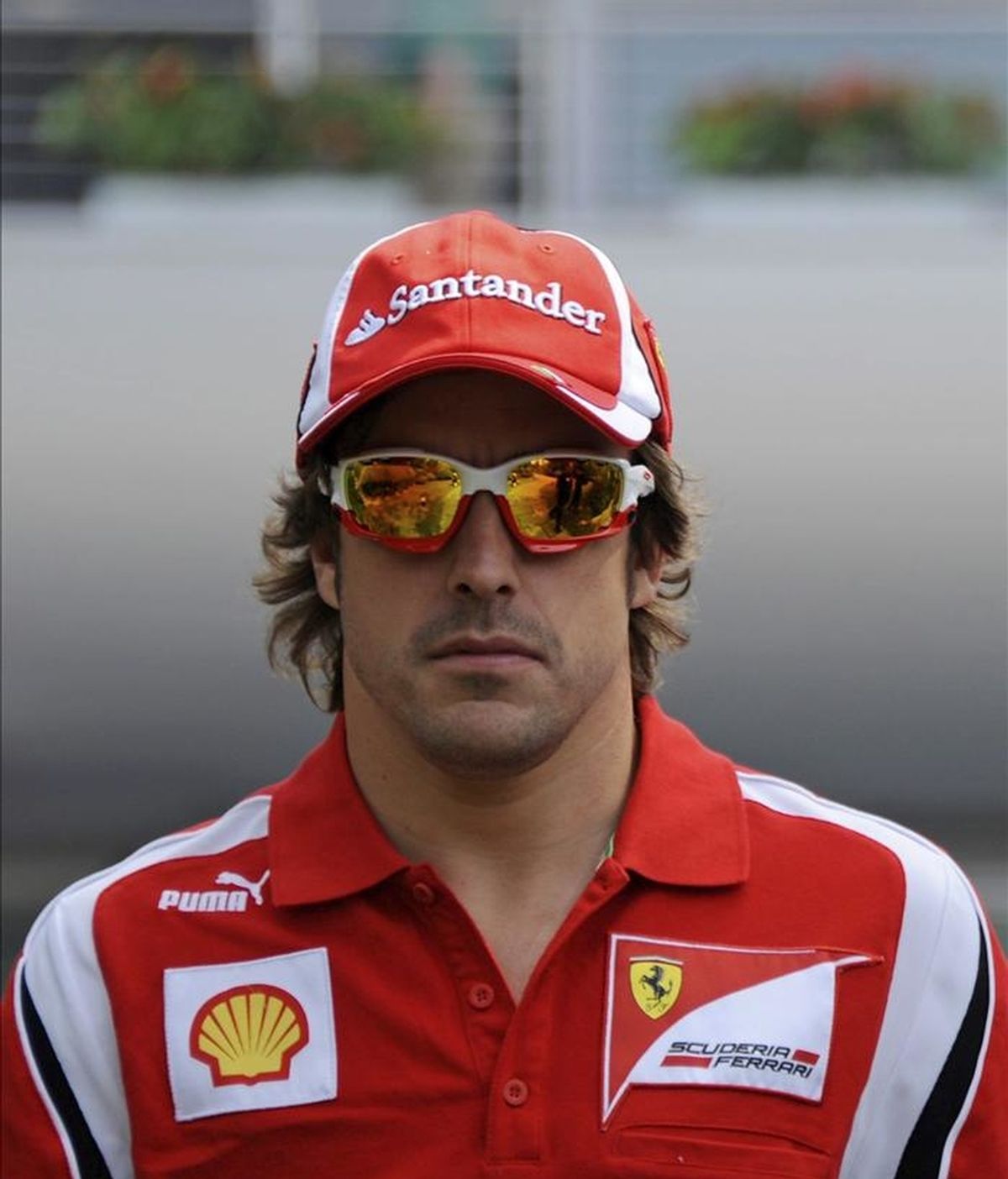 El piloto español de Fórmula Uno, Fernando Alonso (Ferrari), camina por el circuito internacional de Shanghai, China. El Gran Premio de China se disputa este fin de semana. EFE