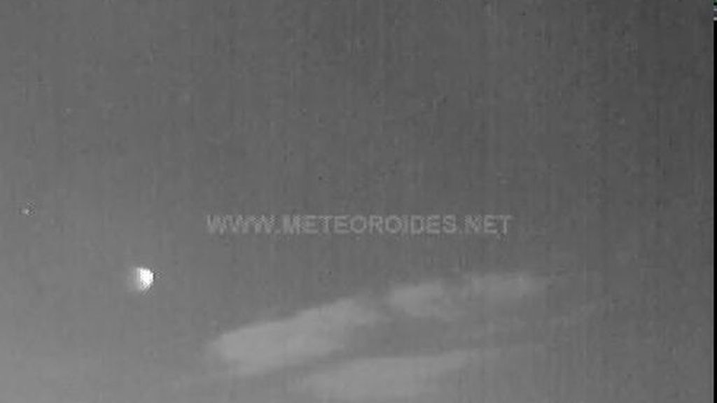 Imagen de un asteroide que atraviesa la península y se desintegra en Almería