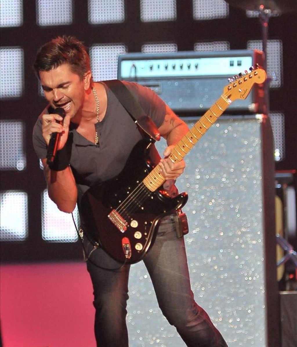 El cantante colombiano Juanes se presenta hoy, jueves 28 de abril de 2011, durante la ceremonia de entrega de los Premios Billboard Latino en Coral Gables, Florida (EEUU). EFE/Archivo El cantante colombiano Juanes se presenta hoy, jueves 28 de abril de 2011, durante la ceremonia de entrega de los Premios Billboard Latino en Coral Gables, Florida (EEUU). EFE/Archivo