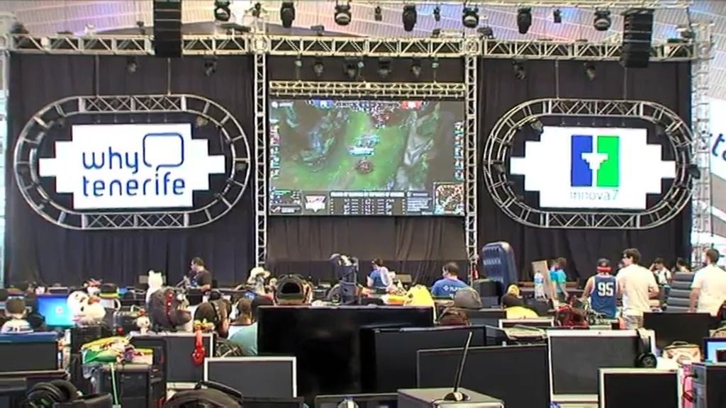Miles de jugadores disfrutan de la Tenerife LAN Party 2015