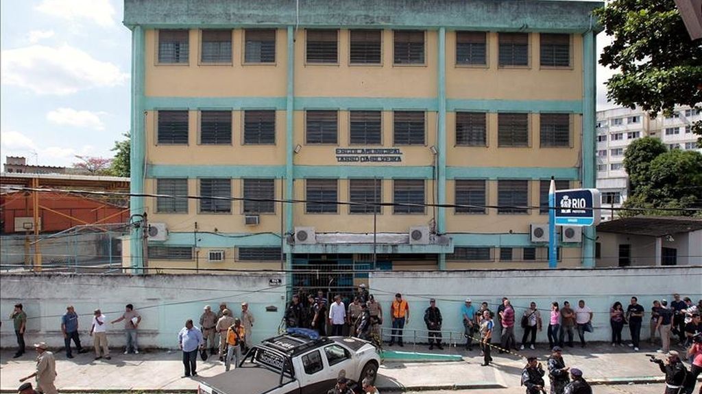 Vista general de la escuela pública municipal Tasso da Silveira, localizada en el barrio de Realengo, en Río de Janeiro, donde al menos donde al menos once escolares resultaron muertos y 18 heridos. EFE