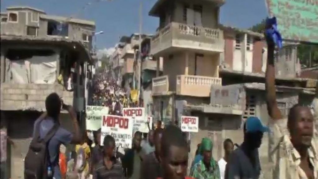 Multitudinaria marcha en Haití contra el presidente Martelly