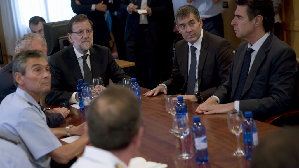 Rajoy se reúne en Gran Canaria con las familias de los tres militares fallecidos