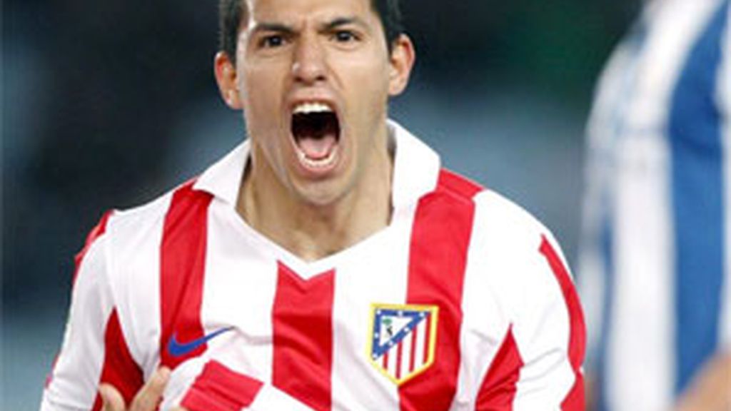 El Kun Agüero asegura que tiene varias ofertas. Foto: EFE