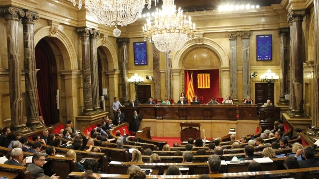 El Parlamento catalán destituye al director de la Oficina Antifraude