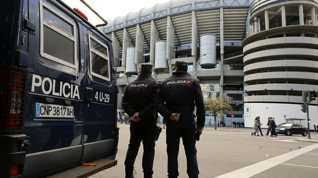 Máxima seguridad en los alrededores del Bernabéu antes del Clásico