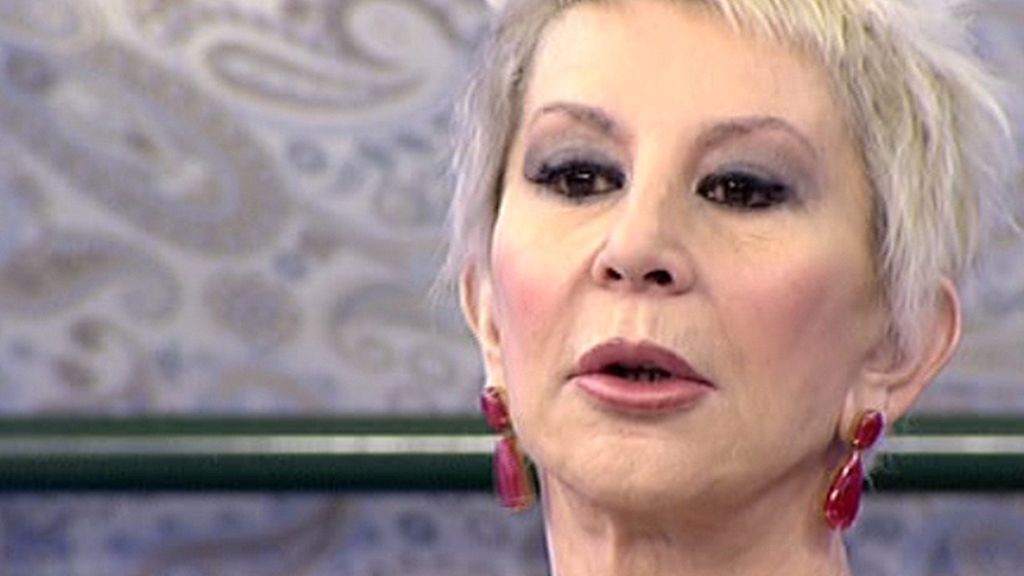Los colaboradores, poco a poco, traspasan las vallas que les separan de Karmele