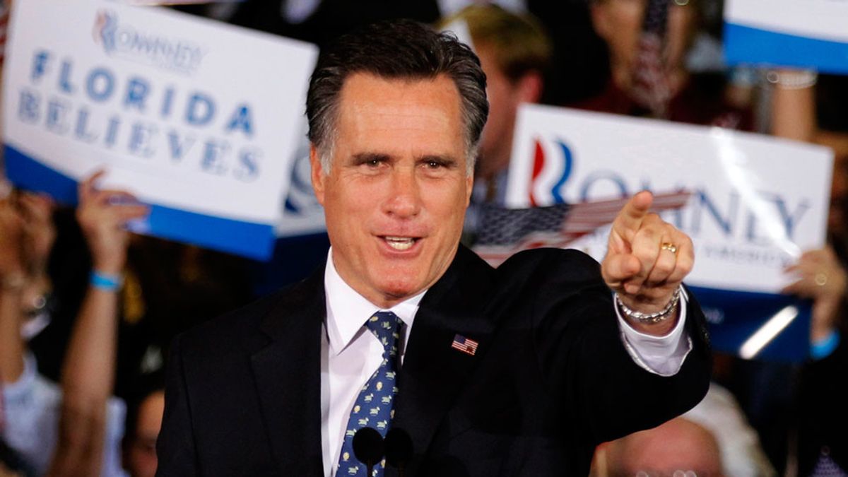 Mitt Romney saluda a sus seguidores en Florida