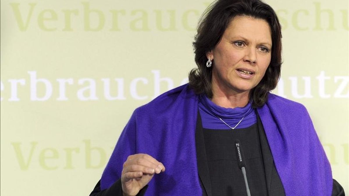 La ministra alemana de agricultura, Ilse Aigner, comparece en una rueda de prensa en Berlín, Alemania. EFE La ministra alemana de agricultura, Ilse Aigner, comparece en una rueda de prensa en Berlín, Alemania. EFE