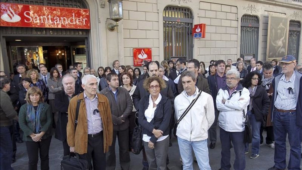 Fachada de una sucursal del Banco Santander de Barcelona. EFE/Archivo