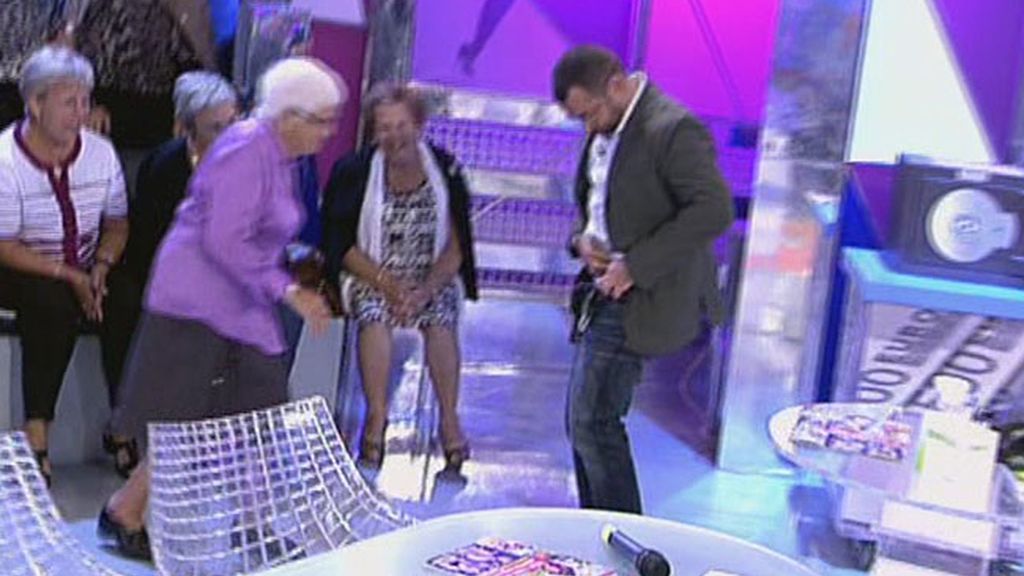 J.J. y José Antonio enseñan los calzoncillos