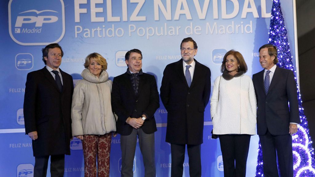 Rajoy, flanqueado por Aguirre y González no da pistas sobre los candidatos